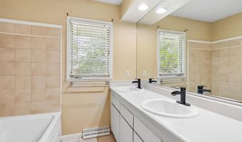 1405 Nile Kinnick Dr S, Adel, IA 50003