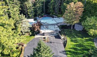 60 Alta Dl NE, Ada, MI 49301