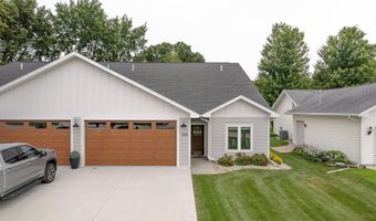 1018 Emerald Hills Dr, Arnolds Park, IA 51331