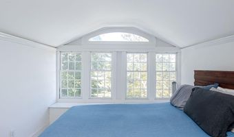 3 Vicksburg Pl, Newport, RI 02840