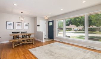 302 S Patton Ave, Arlington Heights, IL 60005