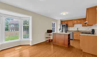 7428 FOUNTAIN HEAD Dr, Annandale, VA 22003