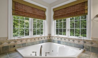 4 Chablis Ct, Bedford, NH 03110