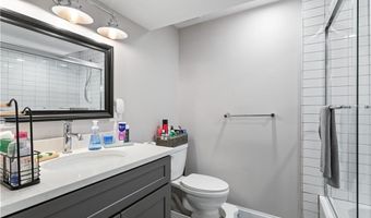 4 James St, Middletown, RI 02842