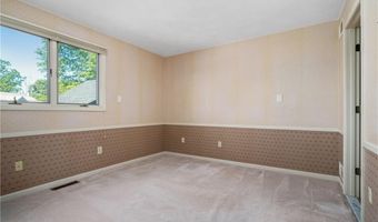 96 Nipmuc Trl B, North Providence, RI 02904