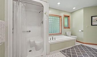 1066 Lake Viking Ter, Altamont, MO 64620
