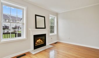 1802 Pinnacle Way 1802, Danbury, CT 06811