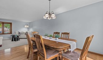 1330 N BRIARCLIFF Dr, Appleton, WI 54915