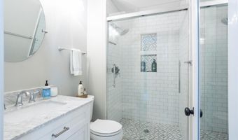 531 Charoak Dr, Ballwin, MO 63021