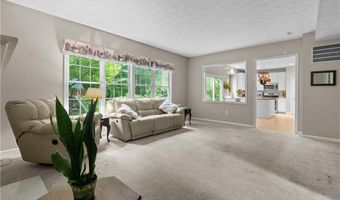 48 Fieldstone Ln, North Kingstown, RI 02874