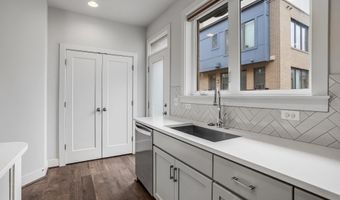 6940 ROCKLEDGE Dr, Bethesda, MD 20817