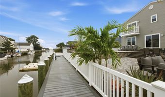 30 Berger Ave, Amityville, NY 11701
