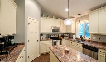 608 School St, Anoka, MN 55303