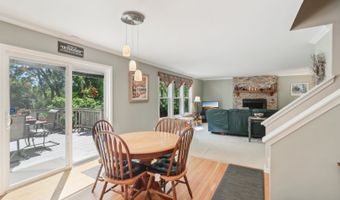 305 BUCKINGHAM Dr, Algonquin, IL 60102