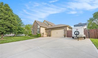 15417 Poplar St, Basehor, KS 66007