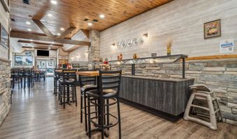 108 W 1st, Dyersville, IA 52040