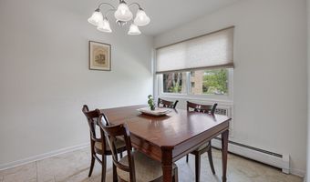 2604 N Windsor Dr 207, Arlington Heights, IL 60004