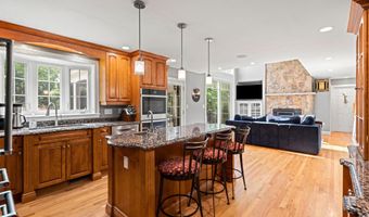 60 Camelot Dr, Bedford, NH 03110