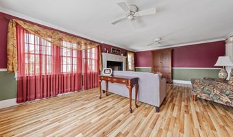 25 Meadow Ln, Amityville, NY 11701