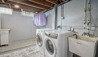 9720 Seavitt Dr, Allen Park, MI 48101