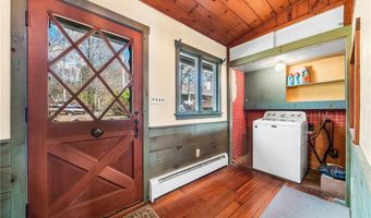 316 Court House Ln, Burrillville, RI 02859