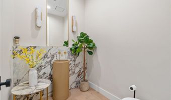 16846 Addison St, Encino, CA 91436