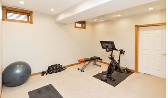 1018 Falcon Dr SE, Altoona, IA 50009