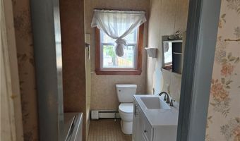 30 Cumberland St, Cumberland, RI 02864