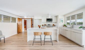 902 Wanaao Rd, Kailua, HI 96734