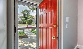 28 Marigold Cir, North Providence, RI 02904