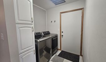 1204 Willow Dr, Aberdeen, SD 57401