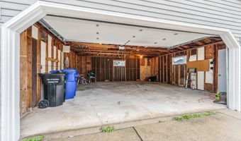 2725 S JACKSON St, Appleton, WI 54915