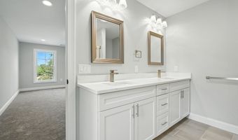 13 Kenwood Cir, Bloomfield, CT 06002