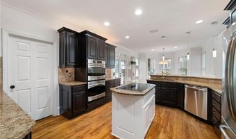 765 Falls Landing Ct, Alpharetta, GA 30022