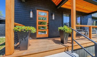 16 Cottage St, Belfast, ME 04915