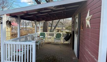 21 Wellington Pl, Amityville, NY 11701