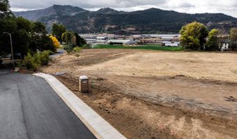 Poplar DR 2, Bingen, WA 98605