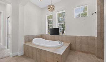 824 ISLEBAY Dr, Apollo Beach, FL 33572