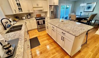 20 Robert Ave, Warwick, RI 02818