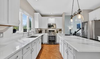 941 Par Dr, Algonquin, IL 60102