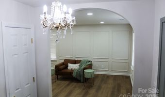 3813 Brookchase Ln, Charlotte, NC 28205