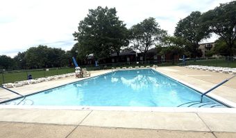 2443 E Brandenberry Ct 2A, Arlington Heights, IL 60004