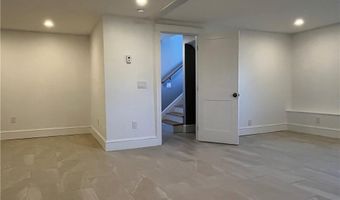 45 Trout Dr, Middletown, RI 02842