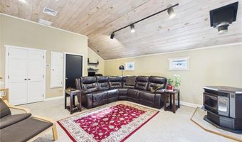 95 Mail Rd, Exeter, RI 02822