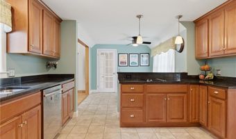 27 Old Meadow Ln, Cumberland, RI 02864