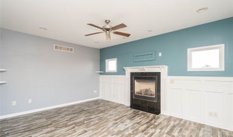 923 S 10th St, Adel, IA 50003