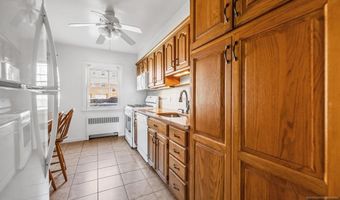 6 Gainesborough 1B, River Edge, NJ 07661