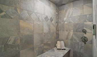 7 Champagne Ter, Bedford, NH 03110