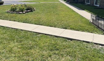 215 S Hale St 8A, Addison, IL 60101