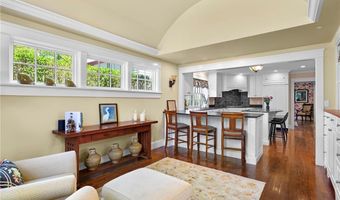 51 Ayrault St, Newport, RI 02840